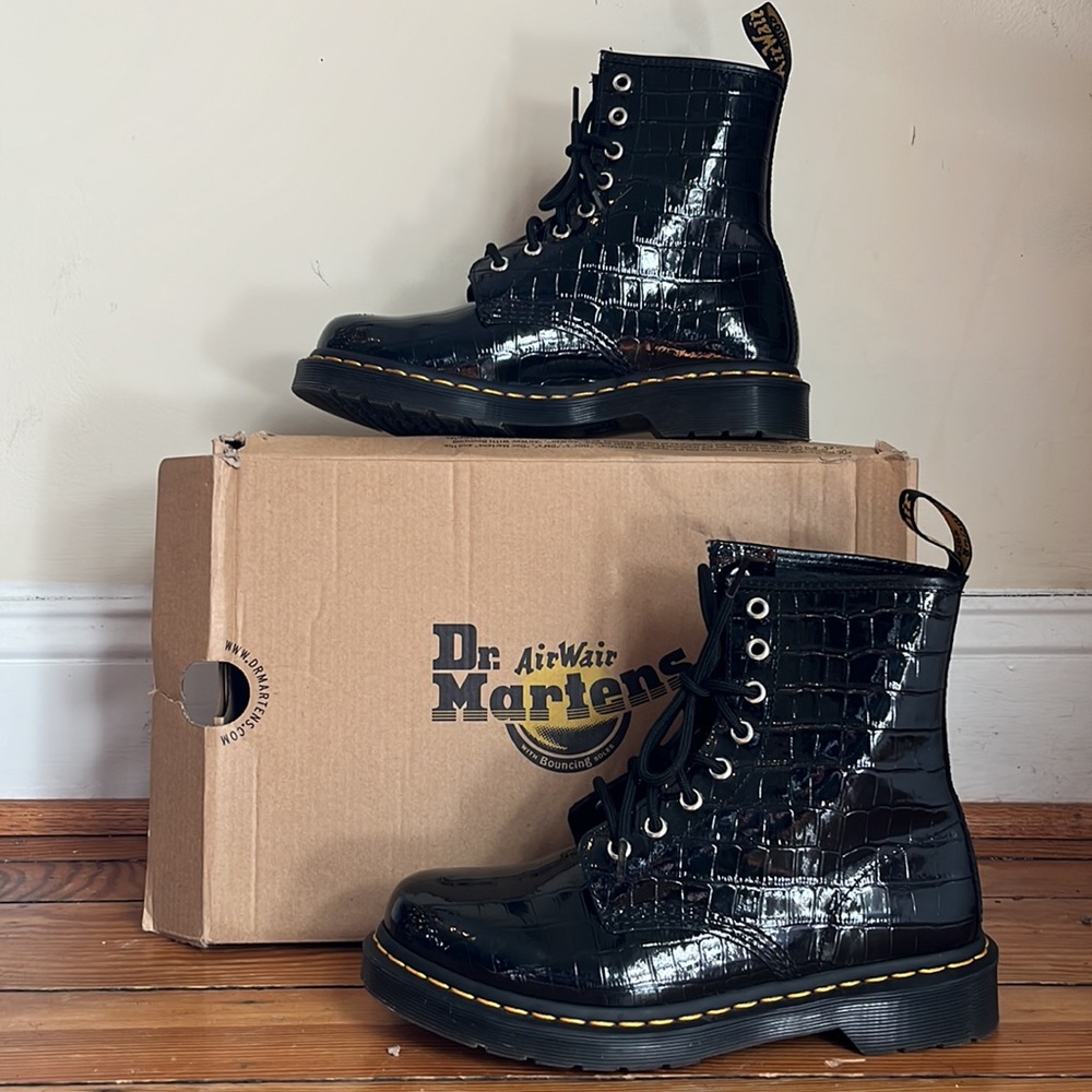 DR. MARTENS 1460 W Black Patent Lamper Croc Emboss Boots - Picture 11 of 16